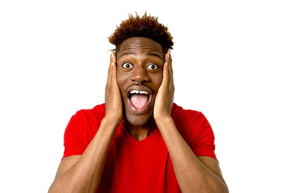 Joven amistoso y feliz afro americano hombre sonriendo emocionado y posando fresco y alegre —  Fotos de Stock