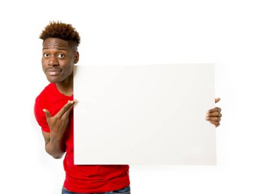 Holding ve kopya alanı birlikte boş panel Panoda gösterilen Amerikalı siyah adam