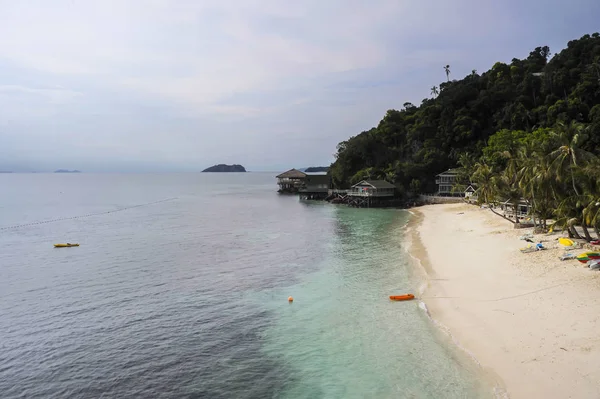 Paradise sea landscape with white sand and emerald ocean shore in Rawa Island Malaysia — Stock Photo, Image