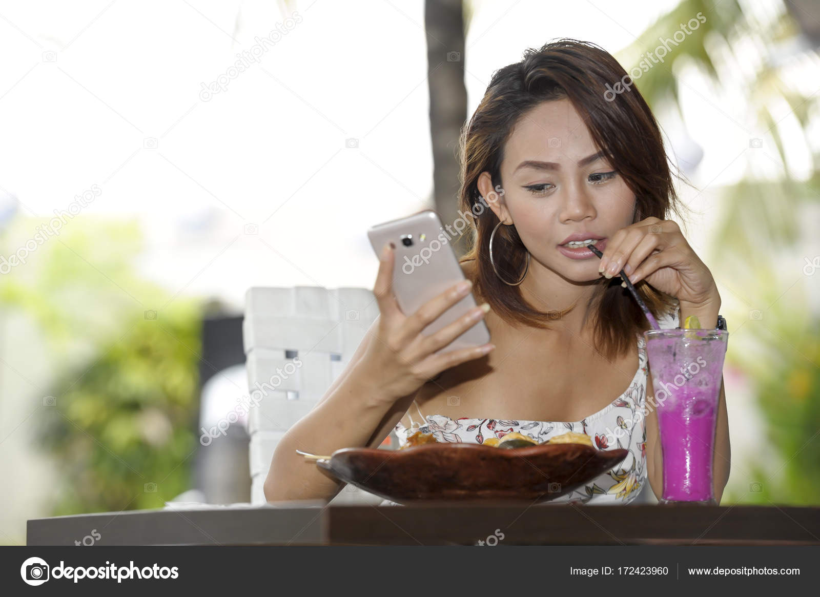 online πισίνα γνωριμιών Πόσο συχνά πρέπει να βγαίνουμε με ζευγάρια να βλεπόμαστε