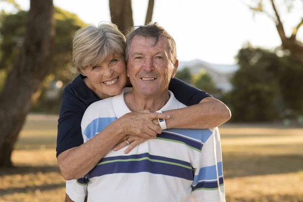 Portrait of American senior beautiful and happy mature couple ar — Stock Photo, Image