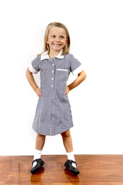 아름 다운 영과 행복 한 아이 여자 6 ~ 8 세 금발 머리와 파란 눈 웃 고 흥분 입고 학교 유니폼 흰색 배경에 고립 — 스톡 사진