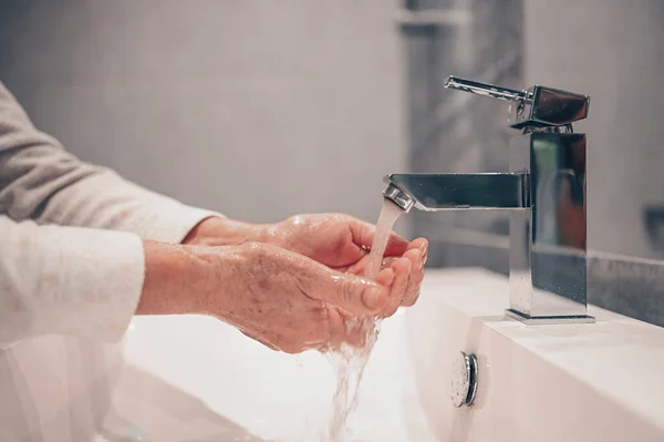 Hand Washing Lather Liquid Soap Rubbing Wrists Handwash Step Senior — Stock Photo, Image