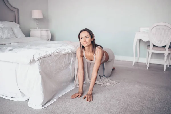 Aptidão Jovem Esportivo Ajuste Mulher Magra Fazendo Exercícios Ioga Exercício — Fotografia de Stock