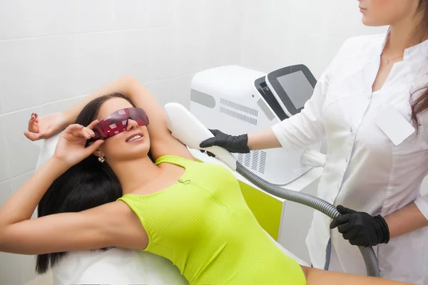 Epilazione Laser Cosmetologia Nel Salone Bellezza Procedura Depilazione Epilazione Laser — Foto Stock
