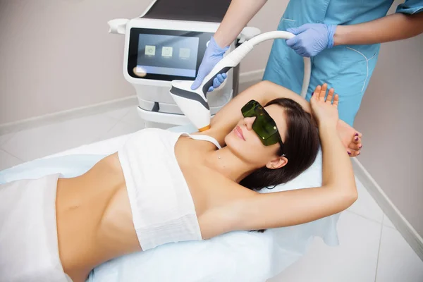 Épilation Laser Cosmétologie Dans Salon Beauté Procédure Épilation Épilation Laser — Photo