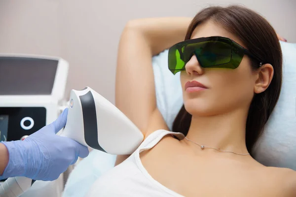 Épilation Laser Cosmétologie Dans Salon Beauté Procédure Épilation Épilation Laser — Photo