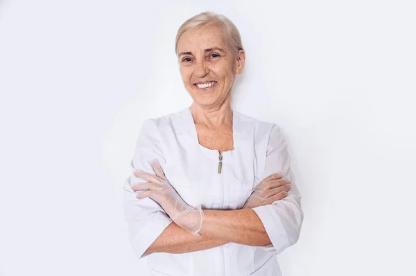 Elderly Smiling Mature Woman Doctor Nurse Crossed Arms White Medical — Stock Photo, Image