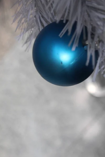 Christmas Blue Ball Christmas Tree White Christmas Tree — Stock Photo, Image