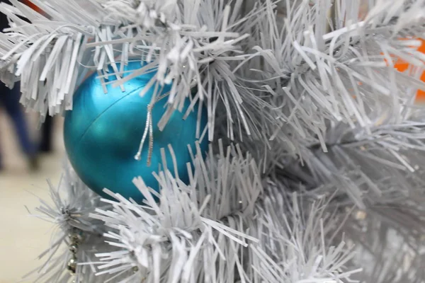 Christmas Blue Ball Christmas Tree White Christmas Tree — Stock Photo, Image