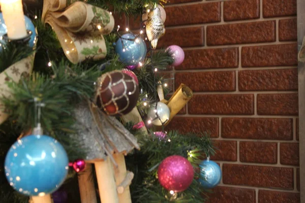 Elegant Christmas Tree Toys Brown Brick Wall — Stock Photo, Image