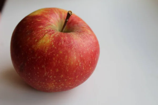 Fruta Vermelho Apple Close Fundo Luz Branca — Fotografia de Stock