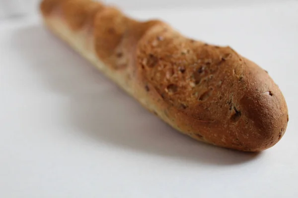 Baget masanın üzerinde beyaz bir arkaplanda, metin için boşluk var.