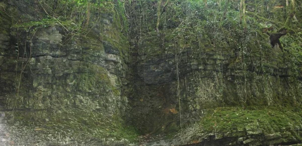 Batumi Georgia旅游附近Machakhela山区峡谷的岩石和下降景观 — 图库照片