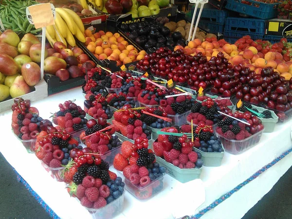 Fruits Berries Sale Counter Raspberries Blueberries Blueberries Apricots Blackberries Cherries — Stock Photo, Image