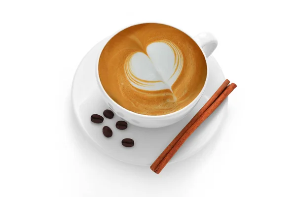 杯咖啡拿铁咖啡和咖啡豆在白色背景上孤立 — 图库照片