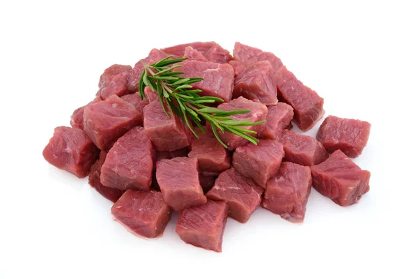 Viande crue, steak de bœuf tranché en cubes — Photo