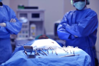 Ameliyathane başarılı operasyonda tebrik takım cerrah 