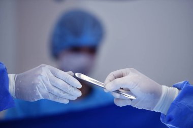 Takım cerrah hastane ameliyat odasında tarihinde işyerinde