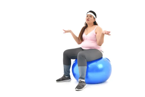 Übergewichtige Asiatische Frau Sitzt Auf Einem Turnball Und Sieht Gelangweilt — Stockfoto