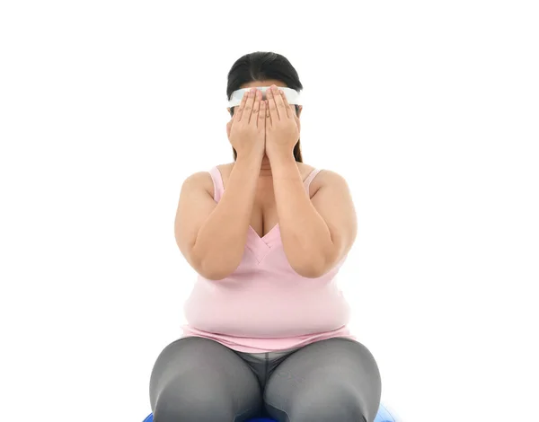 Overweight Donna Asiatica Seduta Una Palla Palestra Cercando Stressato Copre — Foto Stock
