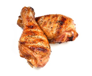 Izgara bbq tavuk bacağı beyaz arka planda izole