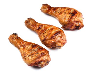 Izgara bbq tavuk bacağı beyaz arka planda izole