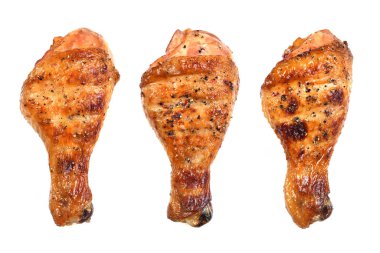 Izgara bbq tavuk bacağı beyaz arka planda izole