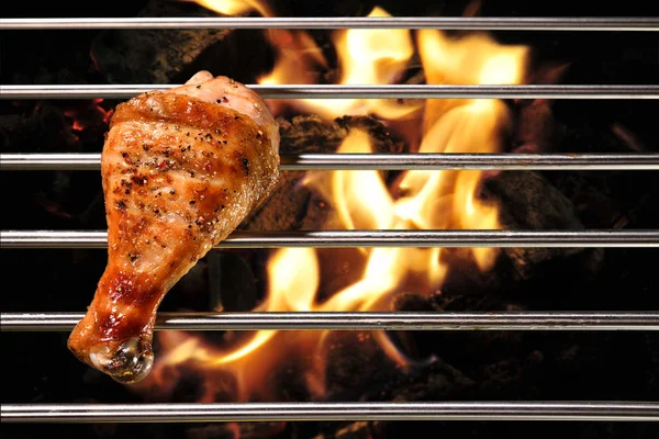 불타는 Bbq 닭고기 — 스톡 사진