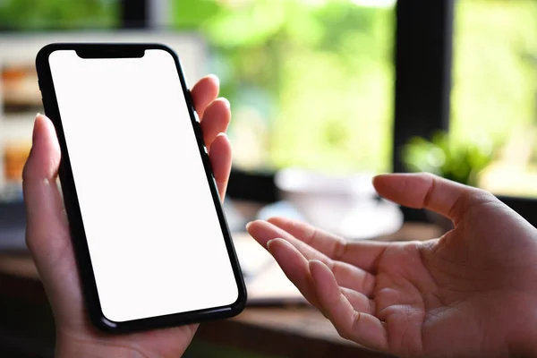 Närbild Kvinnliga Händer Med Hjälp Smartphone Med Blank Vit Skärm — Stockfoto