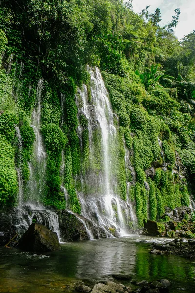 Hermosas cascadas de paisaje —  Fotos de Stock