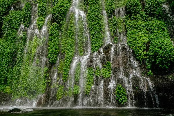 Hermosas cascadas de paisaje —  Fotos de Stock