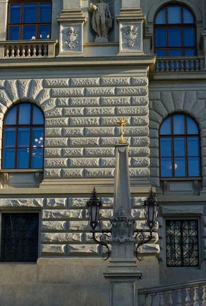 Prag 'daki Ulusal Müze yeniden yapılanmadan sonra, yeni görünüş