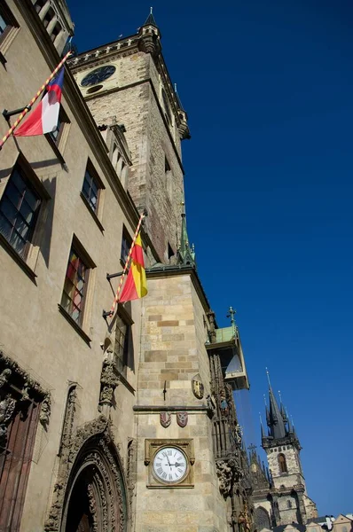 Prag 'daki eski belediye binasının kulesi.