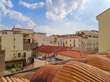 Cannes, Fransa'da konforlu ve sıcak bahçe üzerinde üst görünümü.