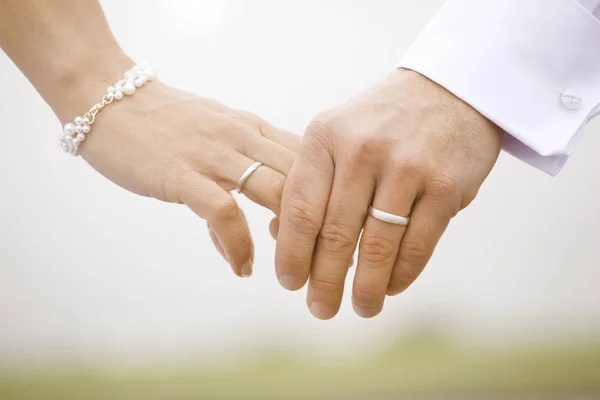 Wedding rings hands bridal couple — Stock Photo, Image