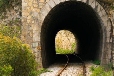Eski kasabanın tüneli.
