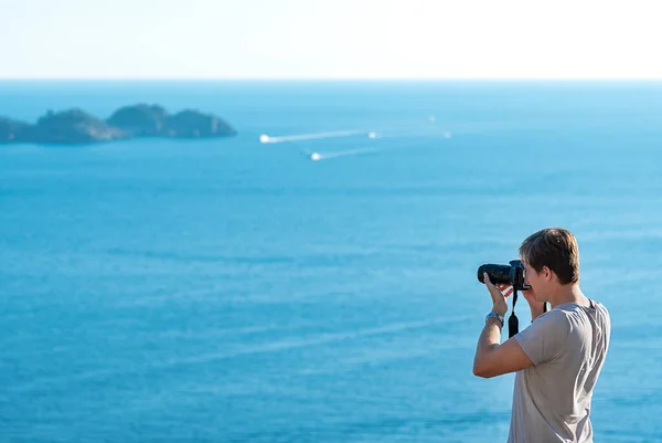 Hombre Haciendo Foto Con Cámara Fondo Del Mar —  Fotos de Stock