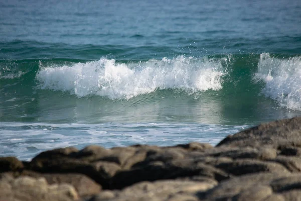 Mavi Denizdeki Dalgaları Izle — Stok fotoğraf
