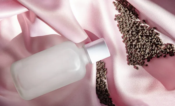 Kosmetický Výrobek Láhvi Růžovém Textilním Pozadí — Stock fotografie