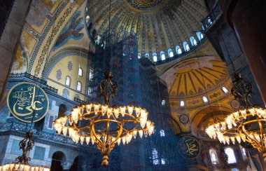 Eski Türk Camii 'nin içine bak