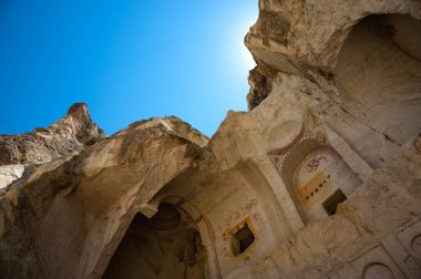 Mağaralardaki eski manastır