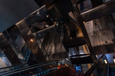 Modern mimari ve alışveriş merkezinin ayrıntıları.