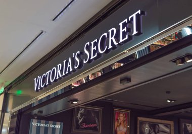 Selanik, Yunanistan - 08 Kasım 2019: Victoria 's Secret butik girişi.