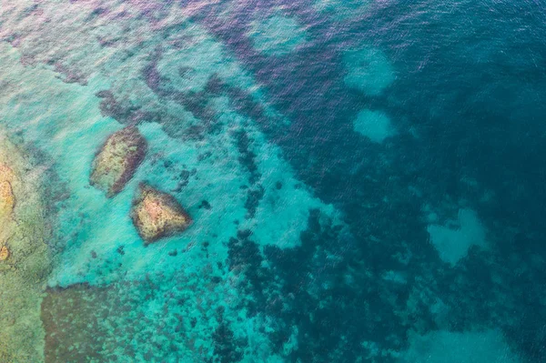Vista Aérea Enormes Rocas Mar Turquesa — Foto de Stock