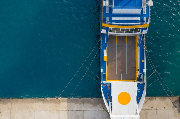 Vue Dessus Bateau Ferry Amarré Dans Jetée Espace Copie — Photo