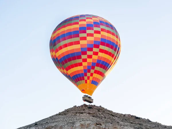 Foto Ravvicinata Della Mongolfiera Durante Volo Nelle Valli Della Cappadocia — Foto Stock