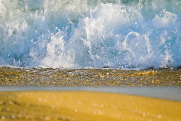 Mořské Vlny Narážející Písčité Pobřeží — Stock fotografie