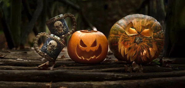 Rzeźbione Dynie Moście Lesie Koncepcja Halloween — Zdjęcie stockowe