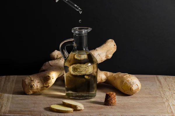 Raw Ginger Roots Oil Dark Background — Stock Photo, Image